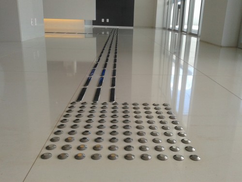 Instalações para pisos táteis Instalação de piso tátil